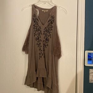 Gimmicks size Mediun brown and black tunic top